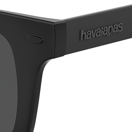 Men's black sunglasses, zoomed in view of havaianas logo on end-piece